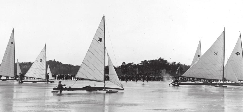 Historien om oss. Att med hjälp av segel ta sig fram på skridskor eller förflytta en farkost försedd med medar utvecklades i länderna runt Östersjön, Nederländerna och i Nordamerika under 1800-talet.