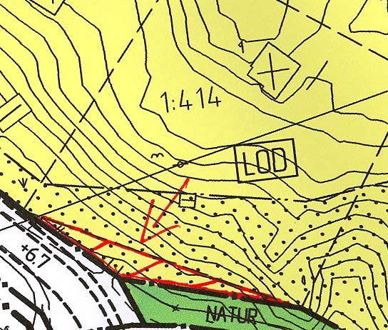 Tyresö 1:382 berörs också av ett intrång längst Törnrosvägen som är markerat längst till vänster i kartan. Denna del kommer att överföras till kommunens fastighet Tyresö 1:544.