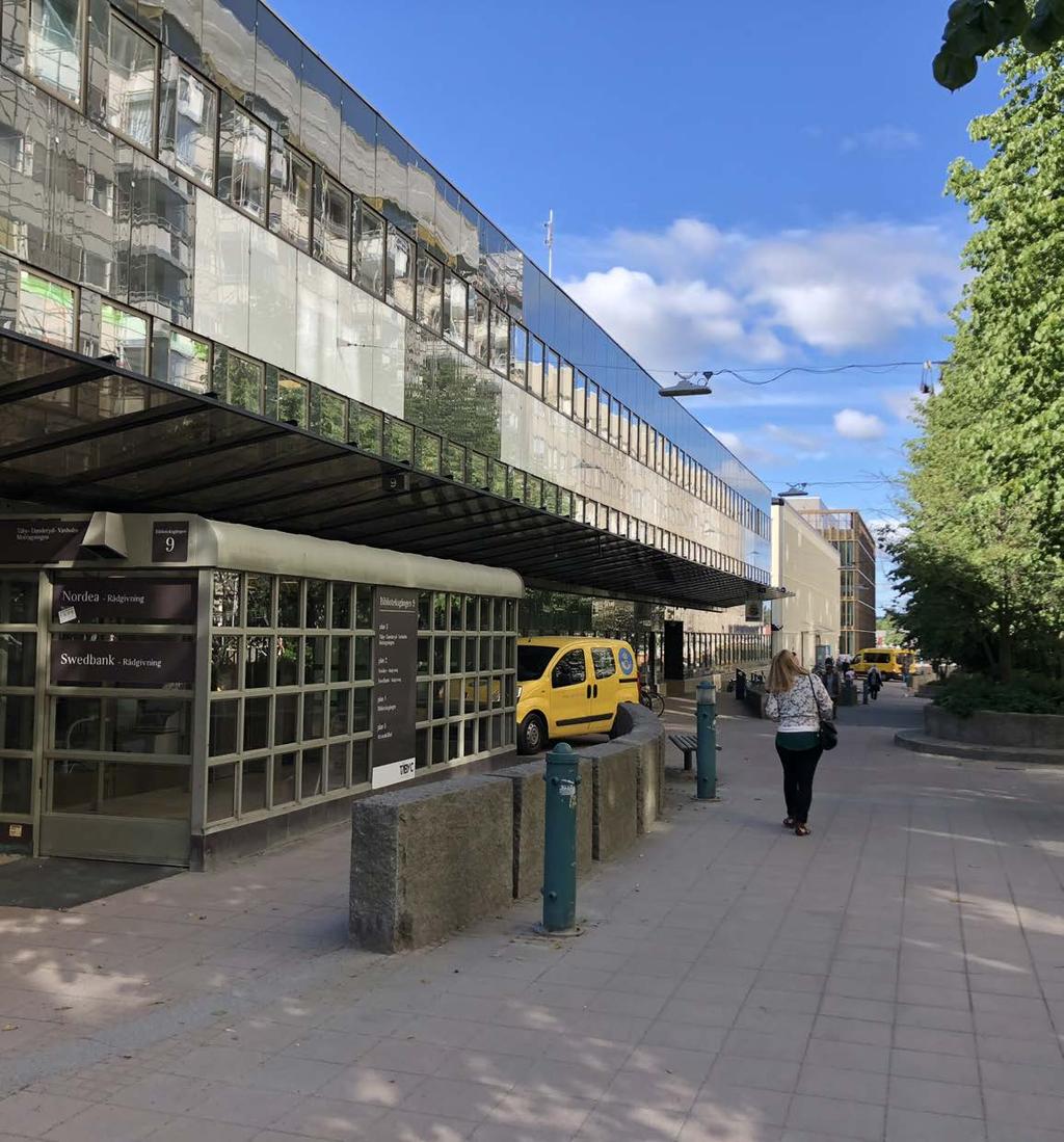 Uppdrag 1: Stråket Målgrupp: Boende och besökande i alla åldrar och från olika kulturer. Förutsättningar Längs Biblioteksgången är människor i ständig rörelse.