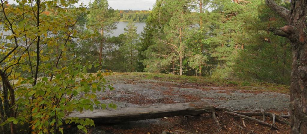 Järvafältet Vaxmora torp Från Busshållsplatsen går vi in i området som bjuder på en riktig vildmarkskänsla. Vid utsiktsplatsen ser man stora delar av Norrviken.