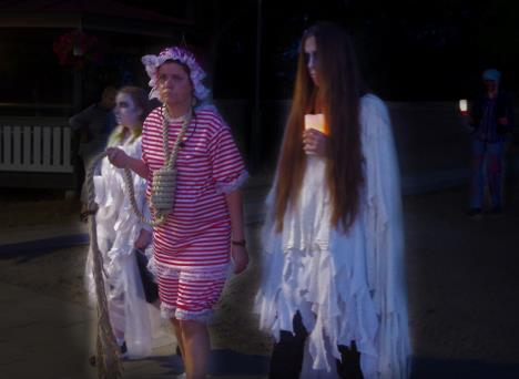 Vad är det som går igen Skådespelare ur Ronneby Folkteater gestaltade och