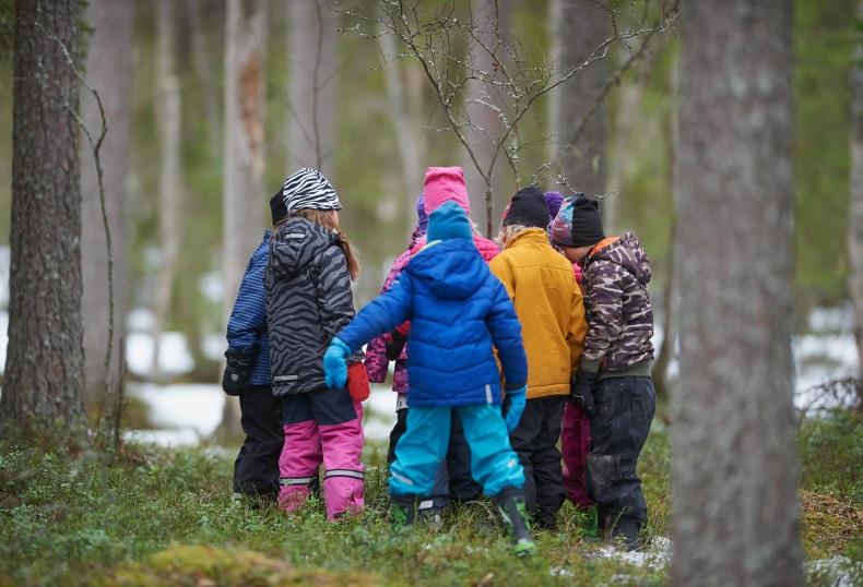 Projekt vinterekologi Bakgrund Rubricerade projekt är ett exempel på de möjligheter som uppstår när två verksamheter hamnar under samma verksamhetsparaply.