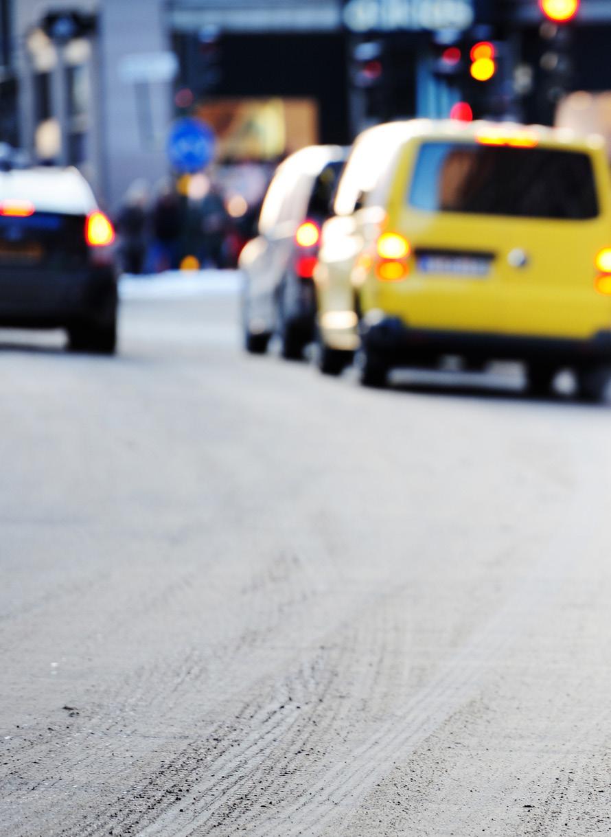 Taxi är en samhällsbärare På sikt drabbar utvecklingen av svarttaxi hela samhället.