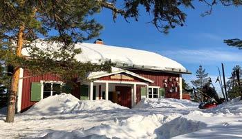 Stugsvängen En presentation av utflyktsstugor vintertid i Sundsvalls närhet. FÅGELBERGSSTUGAN Sundsvall med omnejd är unik i landet. Här finns nära 500 km preparerade skidspår.