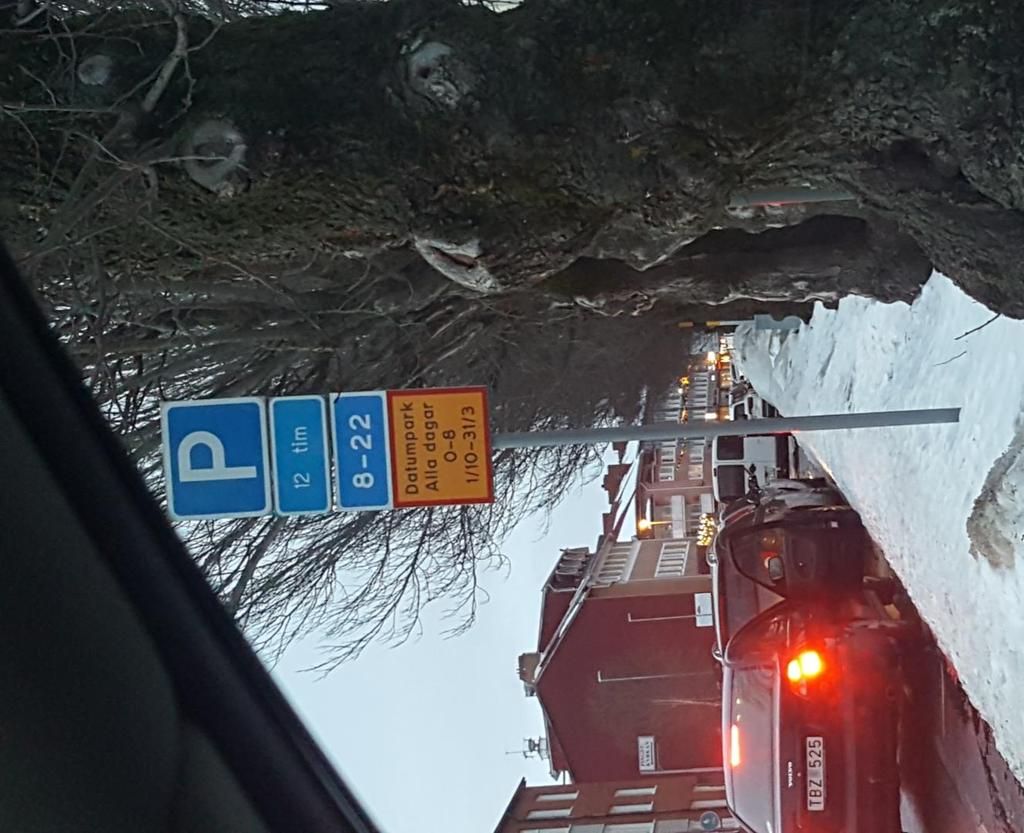 2018-11-13 KS545-18 315 Bilaga till medborgarförslag om att se över skyltningar för parkering i Hedemora stads centrala delar Åsgatan 67A inrapporterad 2019-02-10 En av många skyltar i staden med