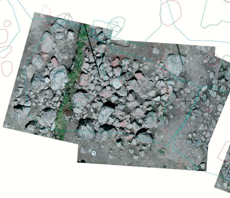 Fig. 17. Västra delen av terrass 40, lodfoto, Skala 1:200. X 83540 Y 37360 Y 37330 X 83520 0 5 m Fig. 19.