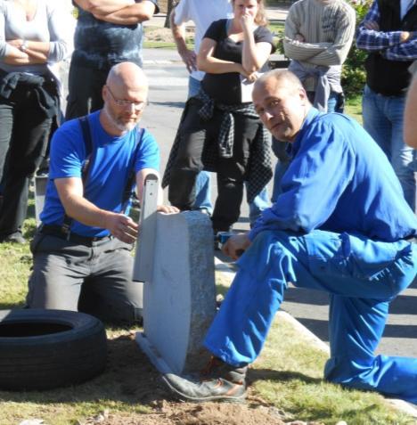 Även med denna metod gäller att stenen ska stå emot 35 kg (350 N). Figur 19. Tre gravstensinstrument.
