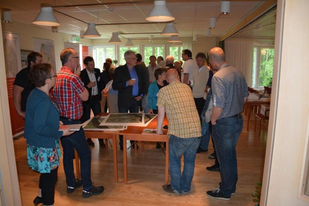 MINNESANTECKNINGAR 6 (7) Besöksstationerna: 1. Alternativa korridorer: Utgångspunkten var att visa de fem alternativa korridorernas dragning genom utredningsområdet.