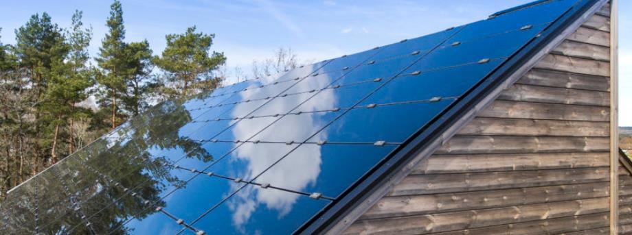 Utanpåliggande kiselsolceller (Ej SolTechs fokus eller paneler) SolTech ShingEl är en takpanna liksom en tunnfilmssolcell SolTech Supreme, en