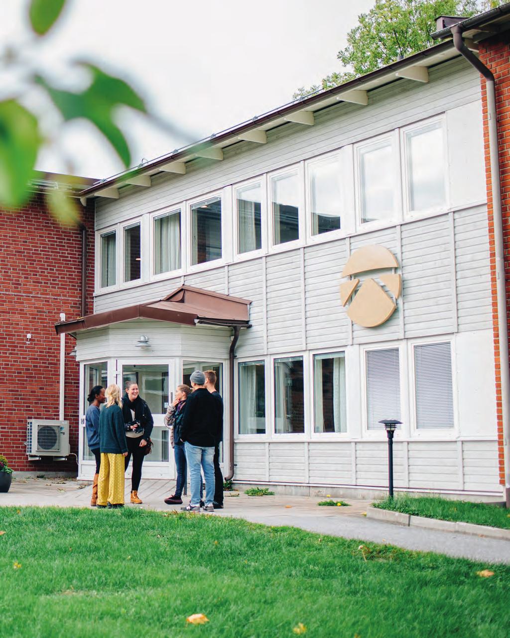 Uppdragsutbildning Enskilda Högskolan Stockholm är idag etablerad som ett av landets främsta utbildningscentra inom mänskliga rättigheter, teologi och religionsvetenskap.