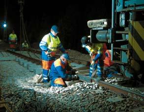 Järnvägarna erbjuder smidiga förbindelser mellan större städer, och i närtrafiken i huvudstadsregionen sker en stor del av arbetsresorna med tåg.