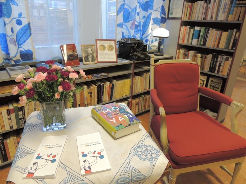 Folkbibliotek Det finns olika uppfattningar om när folkbibliotek etablerades i Sverige. Det beror på vad vi lägger in i begreppet folkbibliotek.