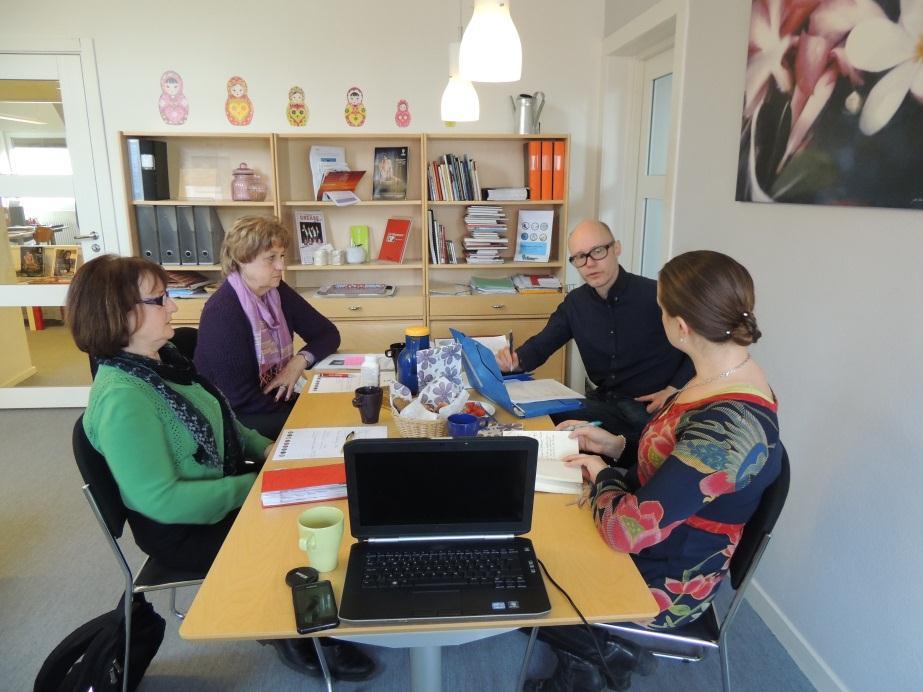 direkt inkopplade i läsombudscirklarna. Cirkelläraren har kommit från centralt håll liksom annan administration.