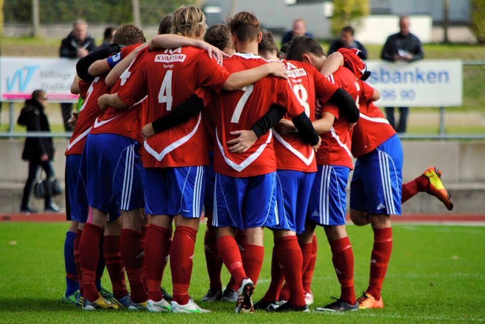 Seniorfotboll Vellinge IF är ingen elitklubb men har dock som mål att spela i så hög division som möjligt med våra representationslag, utan att göra avkall på våra grundläggande värderingar.