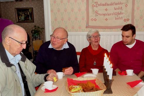 Annonser/Broschyrer 6 000 Föreningsavgifter (SRF, Hembygdsförbundet) 8 000 Utbildning, reskostnader 3 000 Underhåll av fastigheter 4 000 Summa kostnader 77 000 Söderhamn 2017 03-01 Lennart Andersson