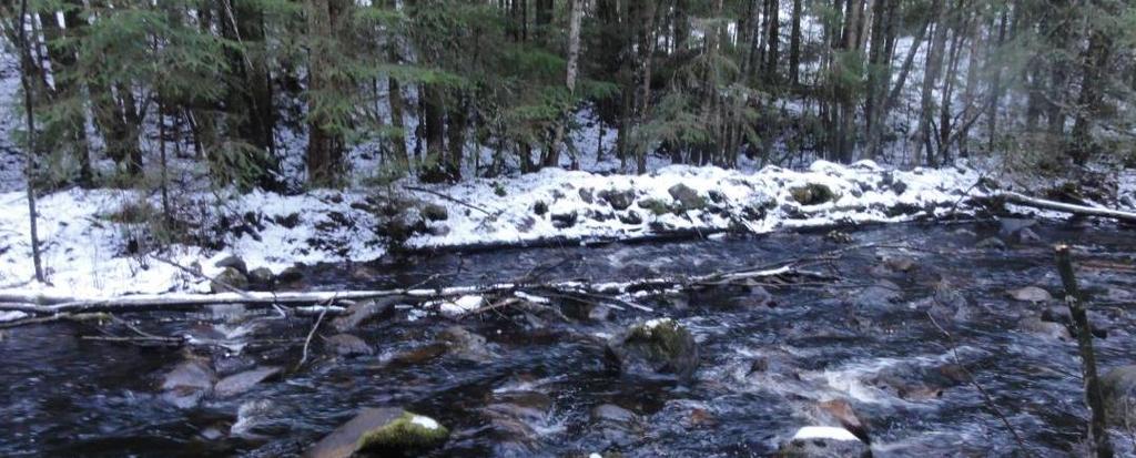 Innan biotopåtgärder genomfördes i Acksjöälven lät länsstyrelsen göra en inventering av kulturminnen längs älven.