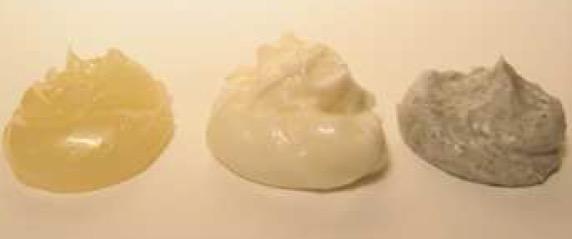 När man känslig gör emulsionen tillsätts ett ämne som bildar små gasbubblor i emulsionen. Detta innebär att man kan färdigställa sprängämnet på plats där den ska användas.