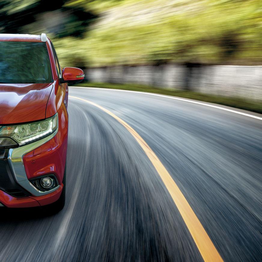 Bilden visar Business versionen i Orient Red Metallic (P26) Twin Motor 4WD Elmotor fram Bensinmotor Generator S-AWC (SUPER ALL WHEEL CONTROL) Det integrerade S-AWC-systemet har utvecklats av