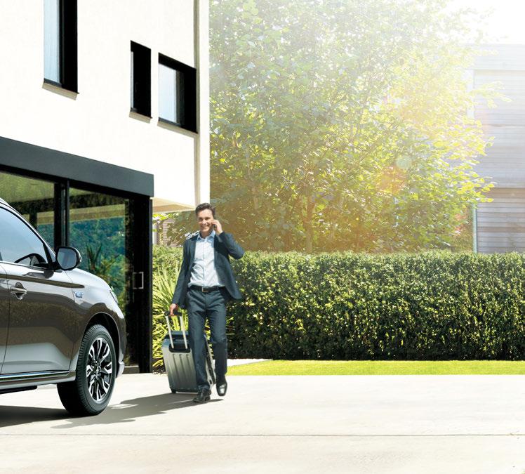 Bilden visar Komfort och Business versionen i Quartz Brown Metallic (C06) HYBRIDDRIFT Seriehybriddrift: Eldrift med hjälp från bensinmotorn Elmotorerna driver bilen med hjälp av elkraft som genereras