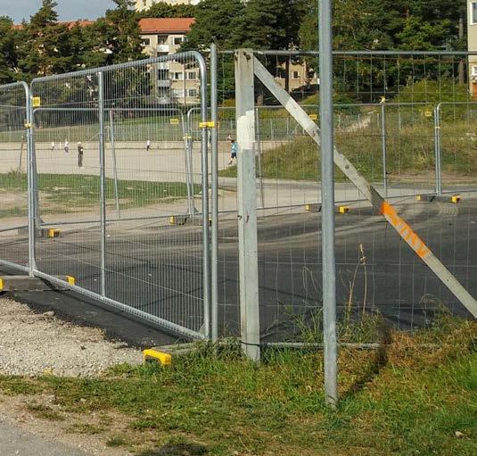 Inom SFI behövs det bra lärare som själva kan svenska språket bra. (kvinna, förvärvsarbetande deltid, 42 år, Jordbro) Aggressivare svenskutbildning så att de lär sig svenska bättre.