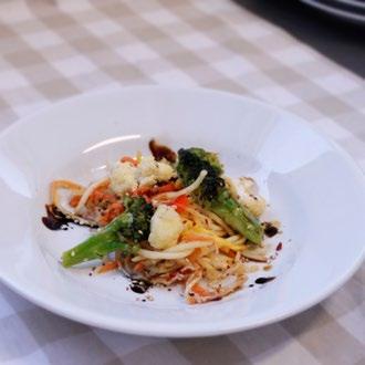 traditionellt cafeteriasortiment till anställda, mötesservice och elever. Årets händelser Totalt har vi lagat 2 459 465 portioner mat!!! Det är drygt 87 000 fler portioner än 2017.