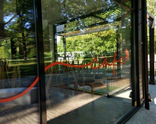 Parkområdet ägs av Falköpings kommun vilket innefattar all mark och byggnation.