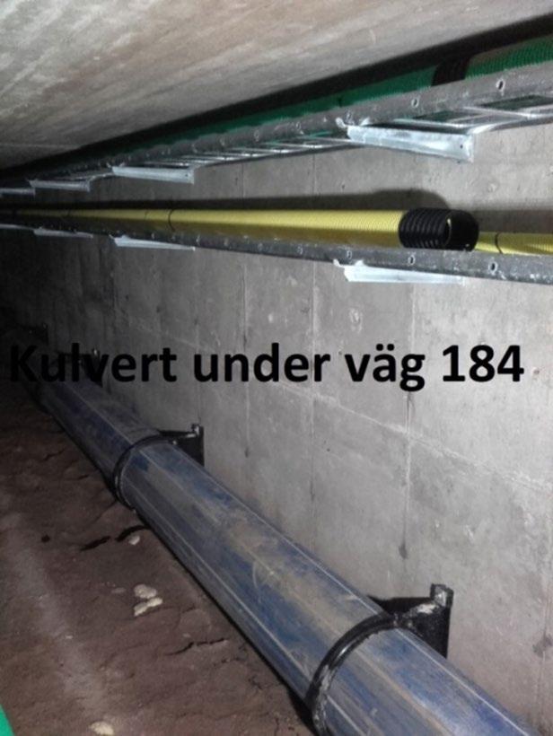 Projekt slutredovisning VA Under skaravägen fästes vattenledningen vid väggen. Ytterligare uppsättning för el och fiber rör gjordes.