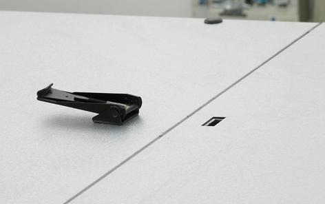 Vi rekommenderar att sektionerna placeras på pallar för