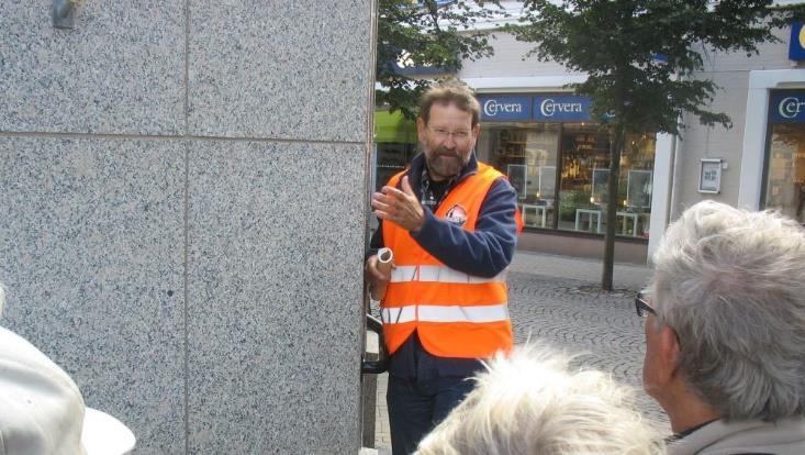 Geologisk stadsvandring söndagen 6 september Den 6 september på eftermiddagen anslöt sig ett 25-tal personer till Heliga Trefaldighetskyrkan i Kristianstad.