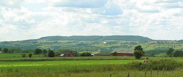 De andra bergen är Borgundaberget, Brunnhemsberget, Gerumsberget, östra delen av Hunneberg, Kinnekulle, Lugnåsberget, Myggeberget, Mösseberg, Plantaberget, Tovaberget, Varvsberget och Ålleberg.