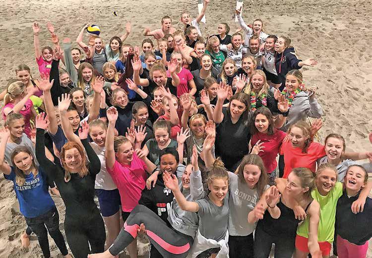 Glada tjejer på Juniortjejträffen 2019 i Kiviberg utanför Göteborg.
