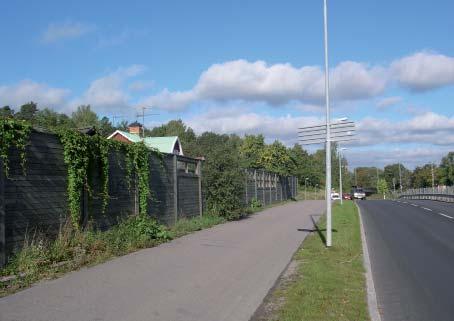 Svealandsbanan passerar idag genom Strängnäs via enkelspår.