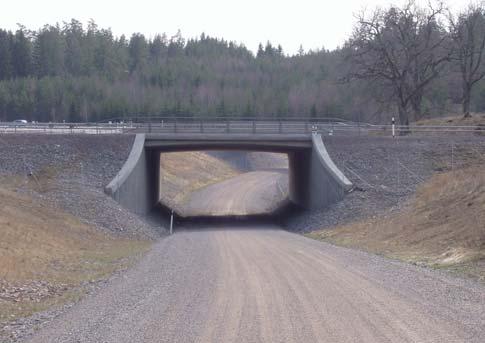 6 EFFEKTER Järnvägsbroar (6 st): Järnvägsbro över Mariefredsvägen km 49+300. Mariefredsvägen och den parallella gång- och cykelvägen måste sänkas vid broläget.