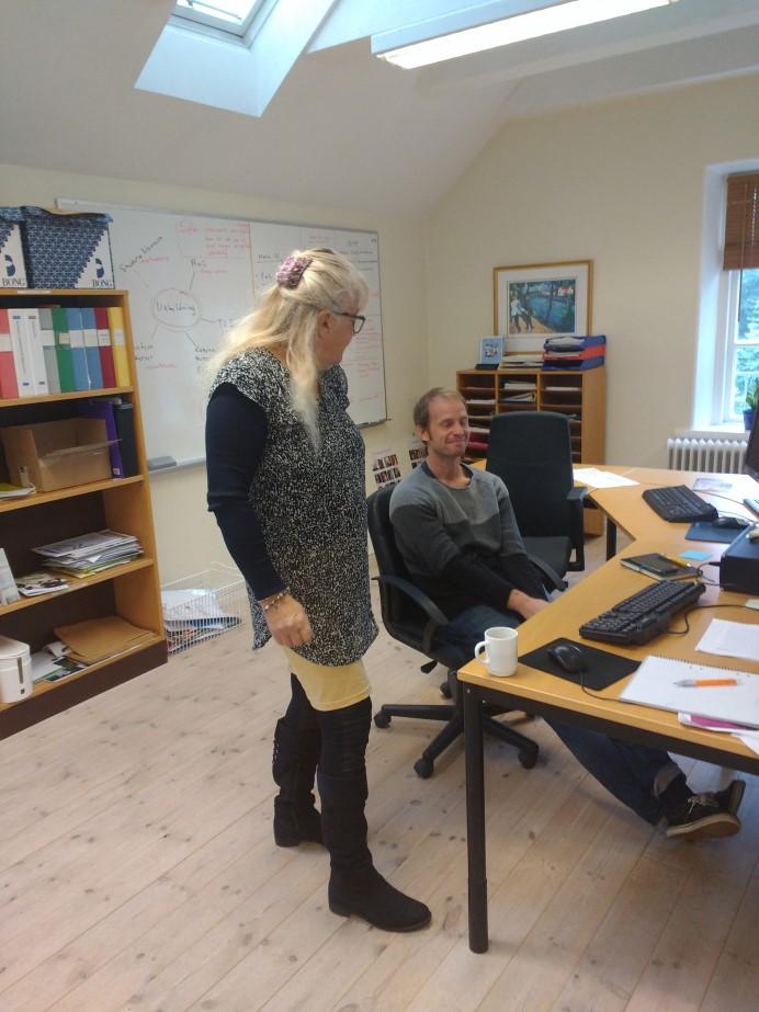 ENHET TVÅ KONTORET Kontoret ansvarar för underhållet av alla datorer i huset och för inköp av sådan utrustning samt program till dem.