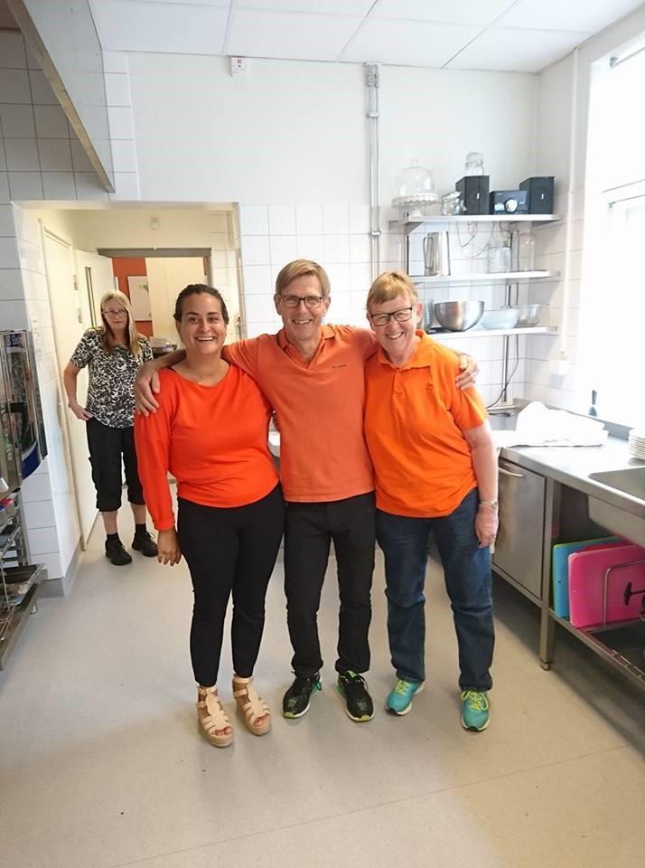 och nu mår jag så mycket bättre. Det var genom henne jag fick kontakt med Fontänhuset i Falkenberg samma år. Hade då svårt att ta mig in till Falkenberg men min man körde mig till Fontänhuset.