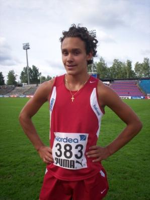på 400m samt Brons på 200m, dessutom en semifinal plats på 60m På Veteran SM i