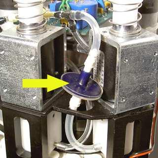 Arbetsinstruktion Interrliner Kontrollera att vätska inte flödar tillbaka in i försörjningsflaskorna efter att pumpen har stannat. 3. Rengör utsidan av provtagningssond med desinfektionsmedel 4.