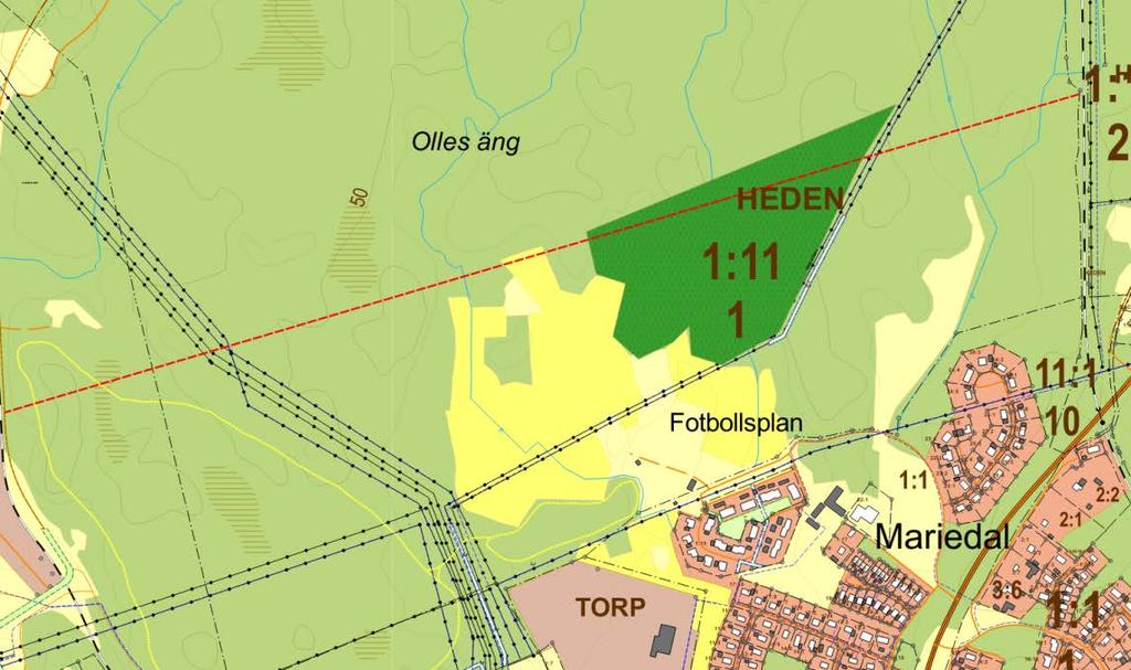 3 (5) Markerat område utgörs av äldre skog som bör bevaras och ingå i framtida rekreationsområde för Frövi. Rödstreckad linje=ung.