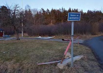 Ytan utnyttjas ej effektivt då det saknas anvisingar hur man ska parkera.