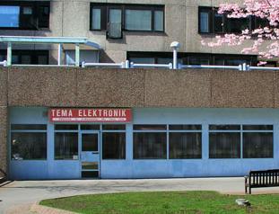 17 Tema Elektronik Tema Elektroniks butik är belägen på Nordostpassagen 7 i Göteborg, där har den legat alltsedan starten 1983.