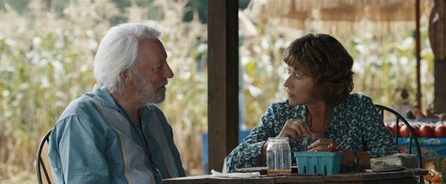 SÖN 27 JAN, KL 18.00 En sista semester Underbar roadmovie med Donald Sutherland och Helen Mirren om paret som vägrar bli gamla och uppehålla sig vid krämpor.