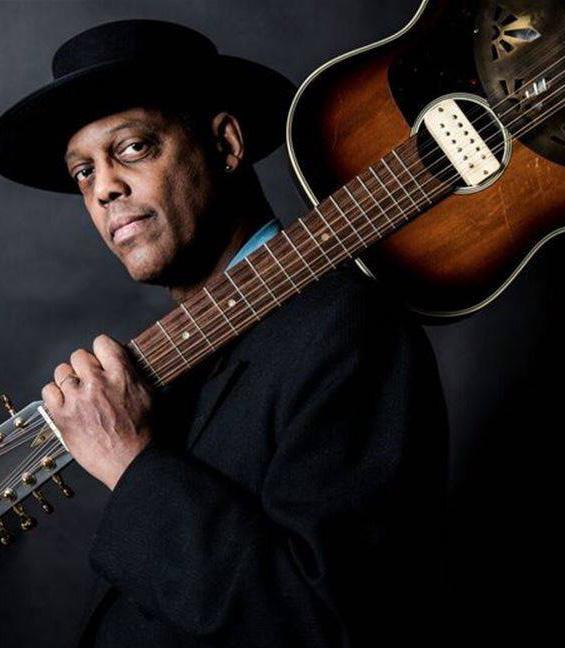 Blues i världsklass! FRE 8 FEB, KL 19.00 Eric Bibb 2018 nominerades Bibb till en amerikansk Grammy i kategorin årets bästa bluesalbum.