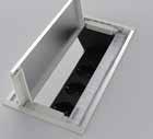 om VersaFlap Dual hittar VERSAFLAP DUAL VERSAFLAPDUAL L270 2xSchuko+2xRJ45, anod. alu.