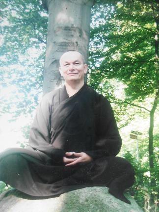 Den 12 juli så gjorde jag en 1 dags reatret i det Tibetanska Centrumet i Hamburg. Där jag fick en liten pratsund med Geshe Thubten Ngawang (som var min första lärarkontakt i början av 1993-1994.).