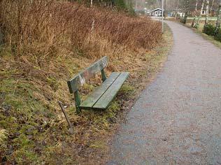 Figur 10: En bänk som är alldeles för låg och dessutom inte har någon
