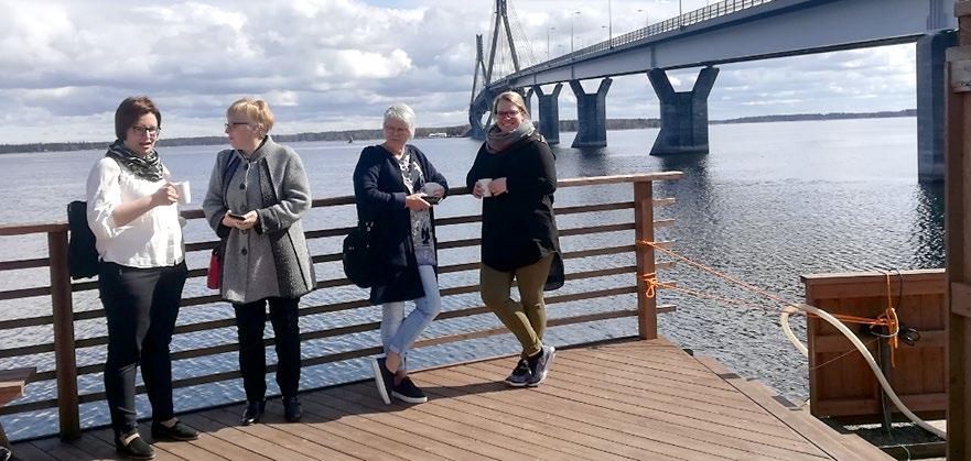 SOCIAL- OCH HÄLSOVÅRDSMINISTERIETS RAPPORTER OCH PROMEMORIOR 59/2018 servicehandledningsenheten Helmi och fokus inriktades på en produktifiering av klientsegmenten och servicehandledningen.