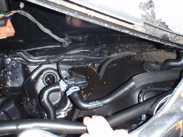 1 6 2 21/2 1 2 DEFA AS 6 DEFA AS DEF A Varmeren med pumpe monteres i varmeapparatslangen under vannbrettet. Før montering demonteres plastplaten over vannbrettet.