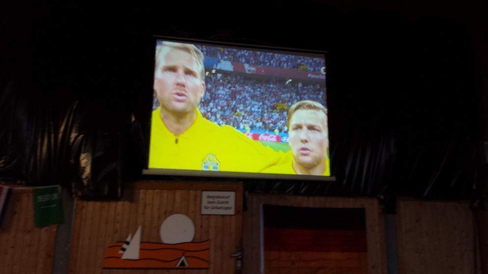 På kvällen var det fotboll Sverige Tyskland.