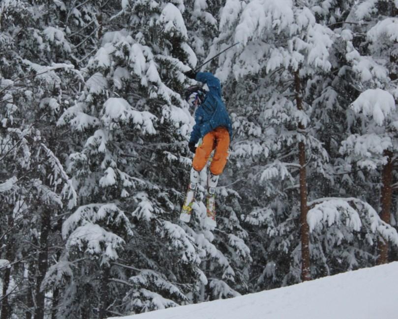 Sida 2 Skidresa till Romme Drygt 100 elever har anmält sig till den frivilliga skidresa som Skol-IF arrangerar till Romme, söndagen den 17 februari. Avresa från Viksängsskolan kl 07.