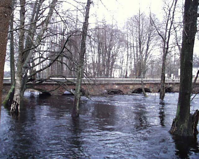 F Osån vid Ohs bruk Brotyp: Stenvalvbro. Huggen sten. Kantbalkar av betong.